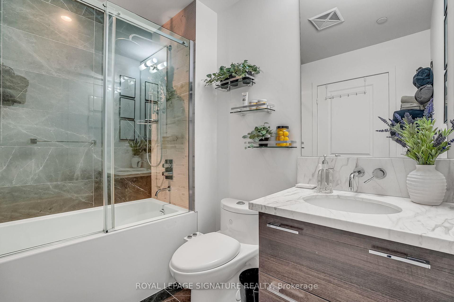 1 Bedroom Condo at 33 Shore Breeze,  Toronto For sale