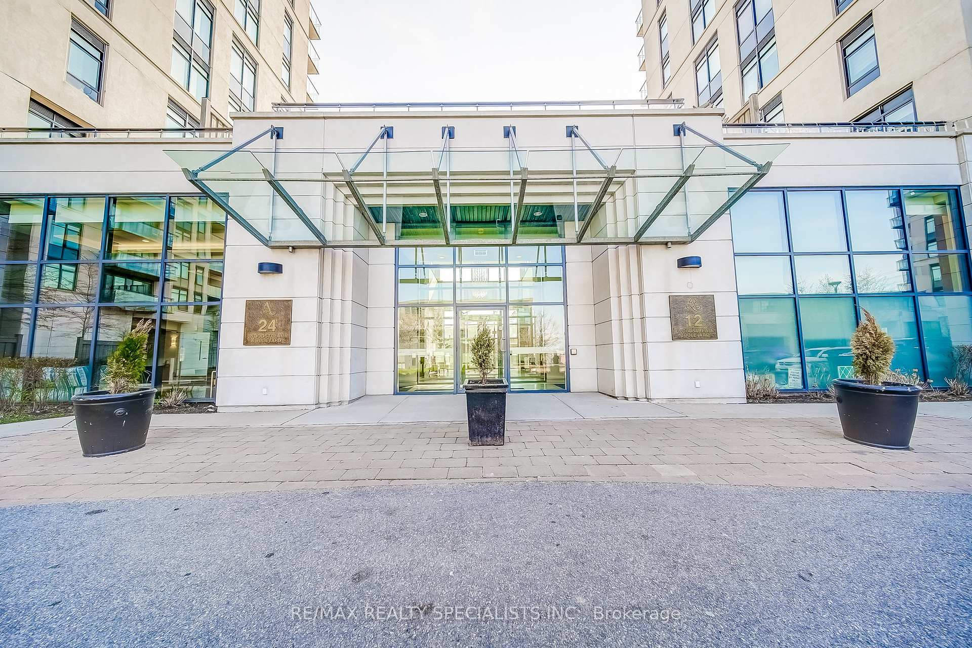 2 Bedrooms Condo at 24 Woodstream,  Vaughan For sale
