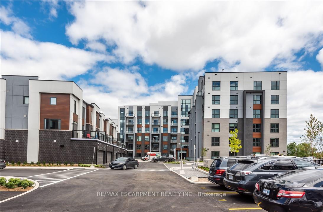 2 Bedrooms Condo at 50 KAITTING, Oakville For sale