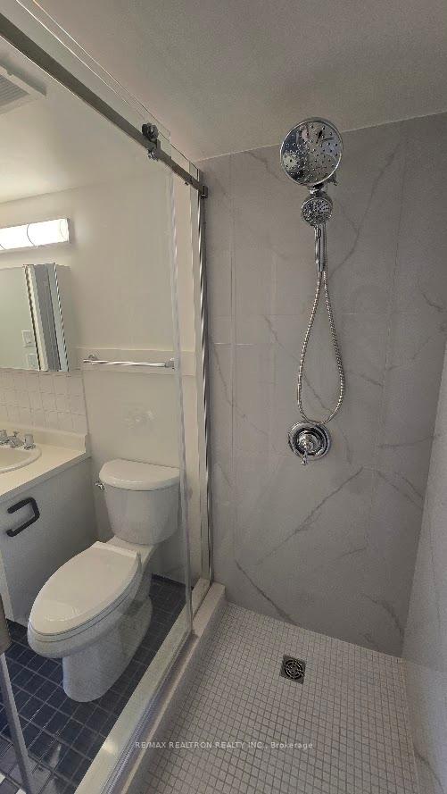 2 Bedrooms Condo at 70 Elmsthorpe, Toronto For sale