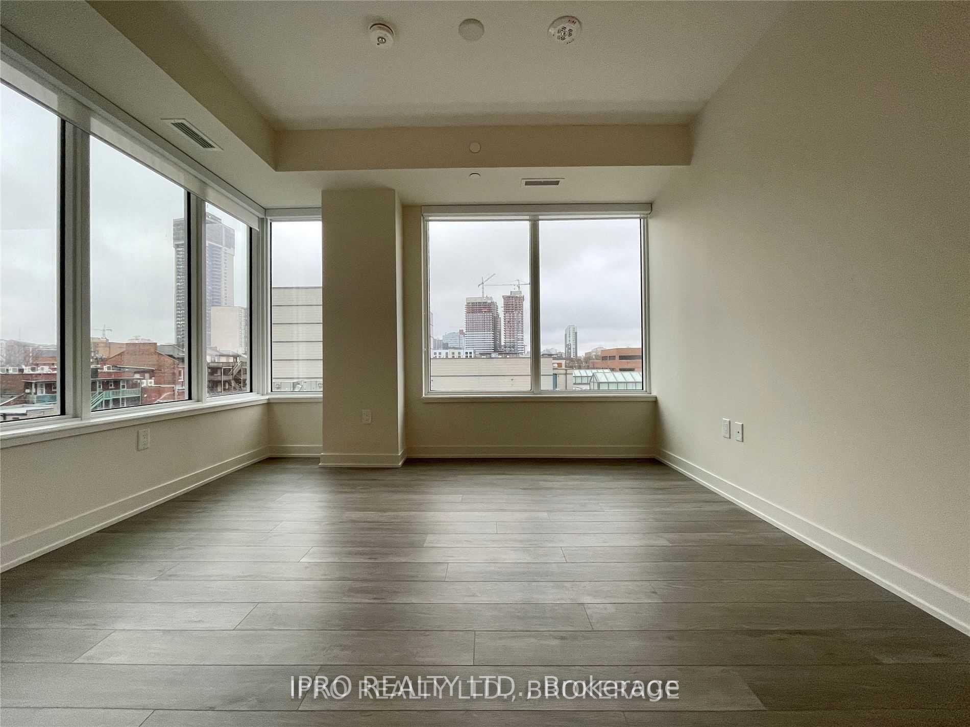 2 Bedrooms Condo at 212 King William,  Hamilton For sale