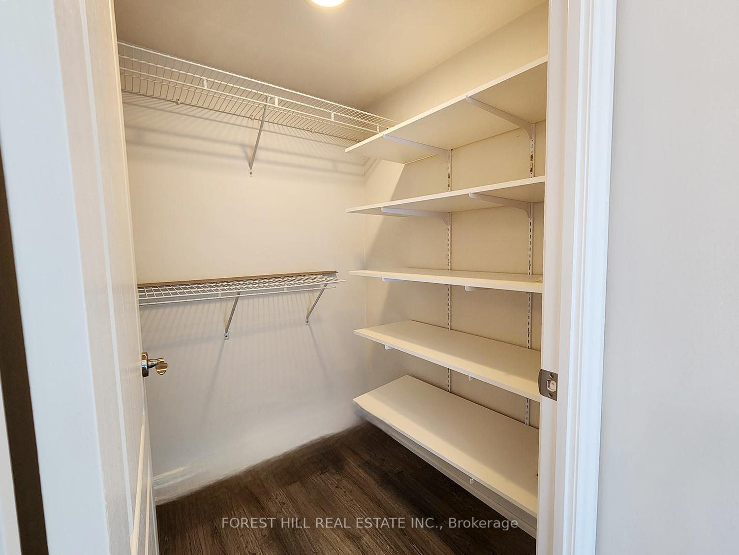 3 Bedrooms Condo at 21 Hillcrest, Toronto For sale