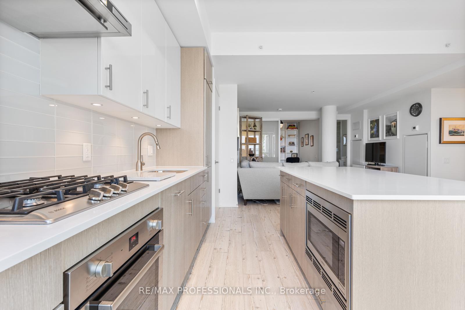 2 Bedrooms Condo at 38 Howard, Toronto For sale