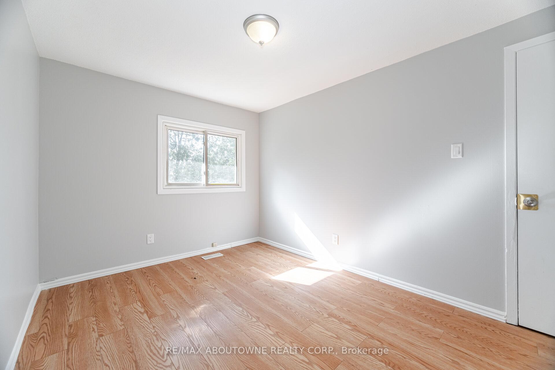 3 Bedrooms Condo at 961 Francis,  Burlington For sale