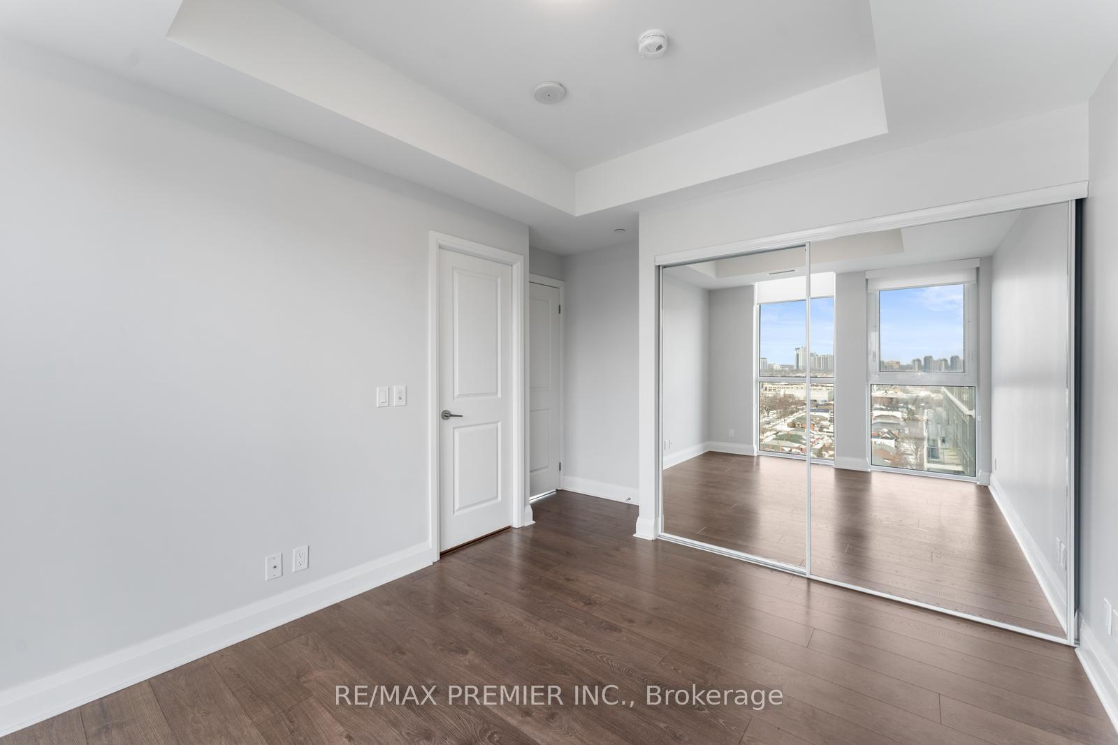 2 Bedrooms Condo at 15 Zorra,  Toronto For sale