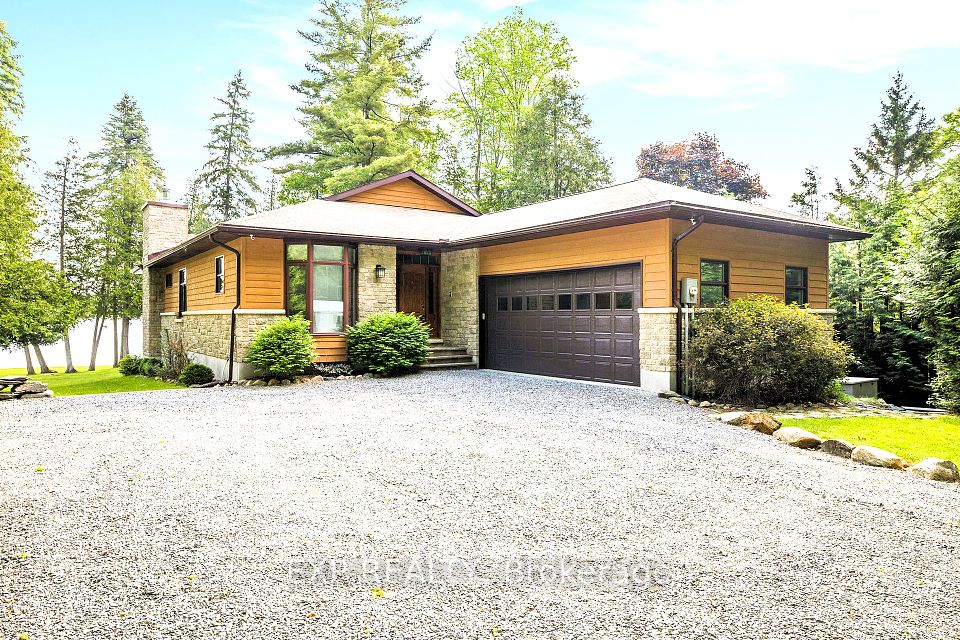 544 Lakeshore