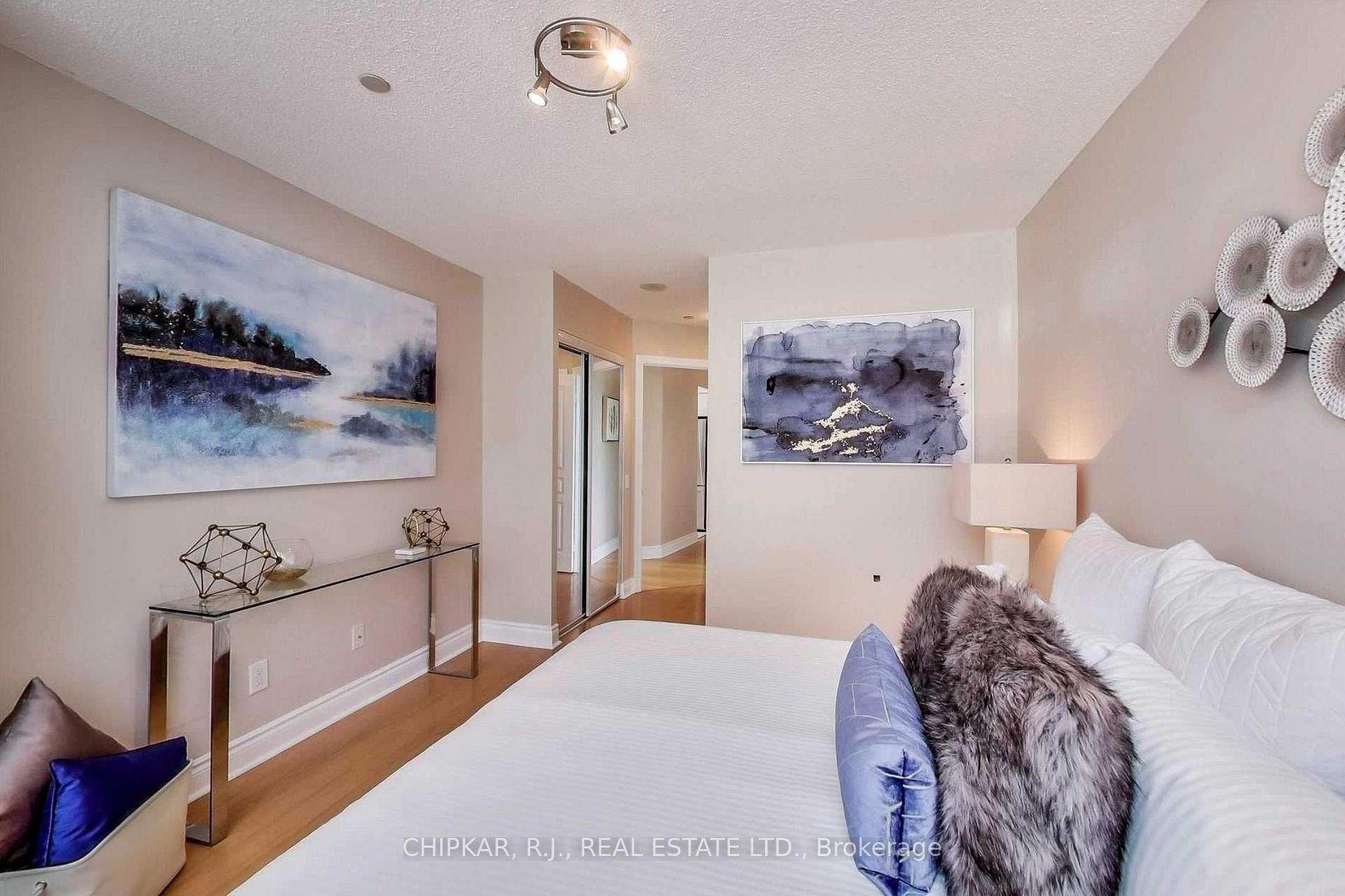 3 Bedrooms Condo at 15 Northtown,  Toronto For sale