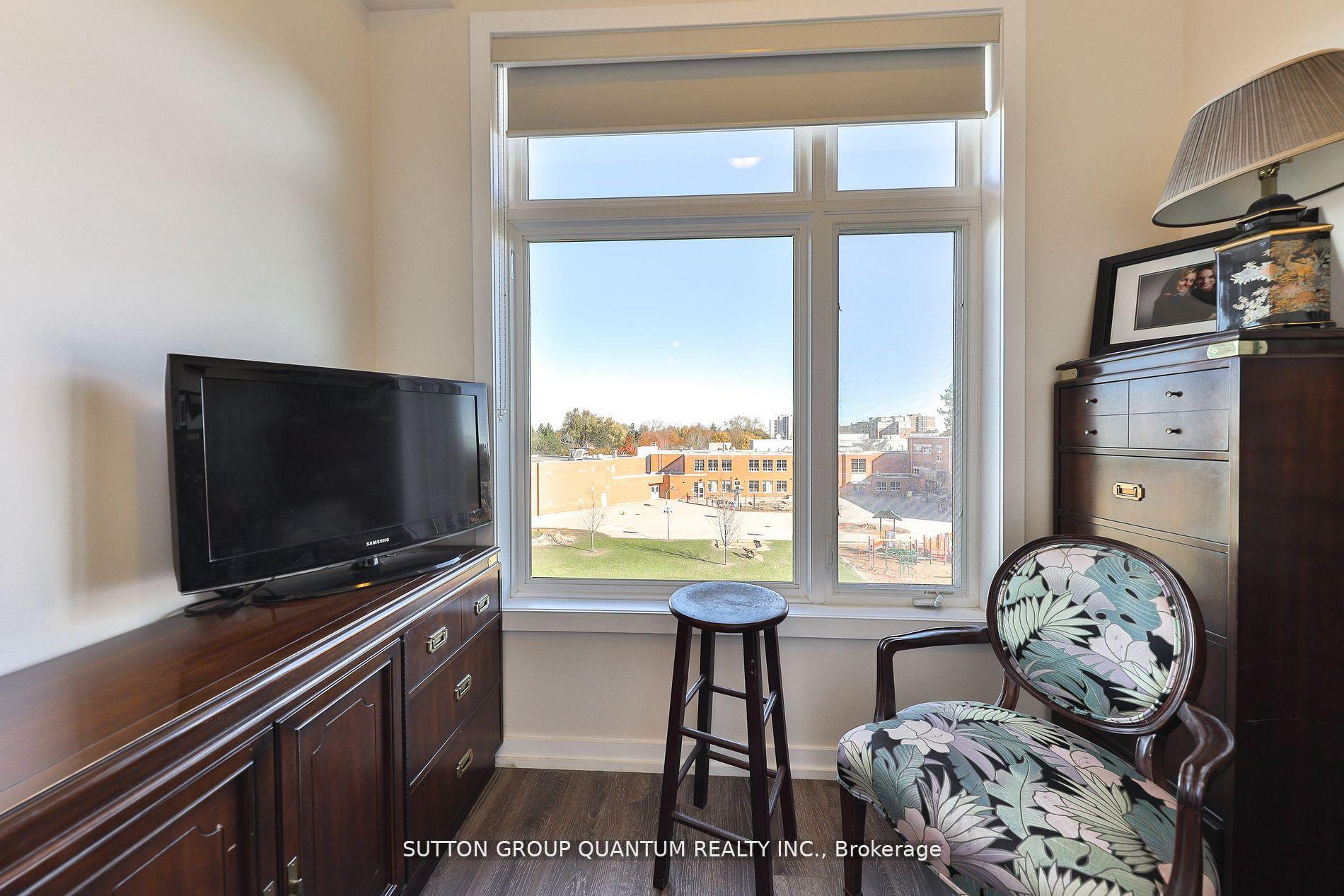 2 Bedrooms Condo at 457 Plains, Burlington For sale