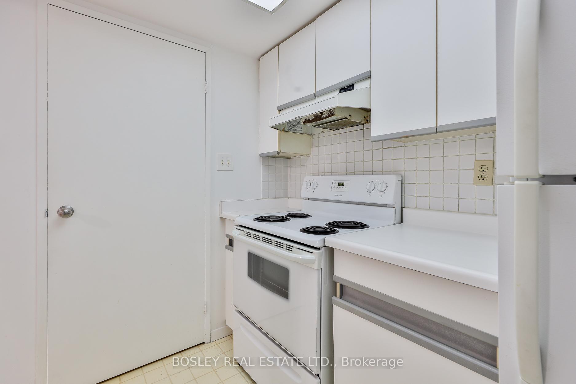 2 Bedrooms Condo at 1001 Bay, Toronto For sale