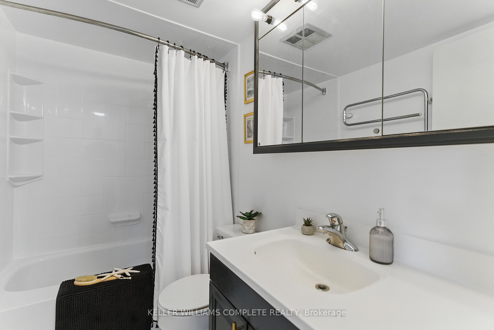 1 Bedroom Condo at 3700 KANEFF, Mississauga For sale