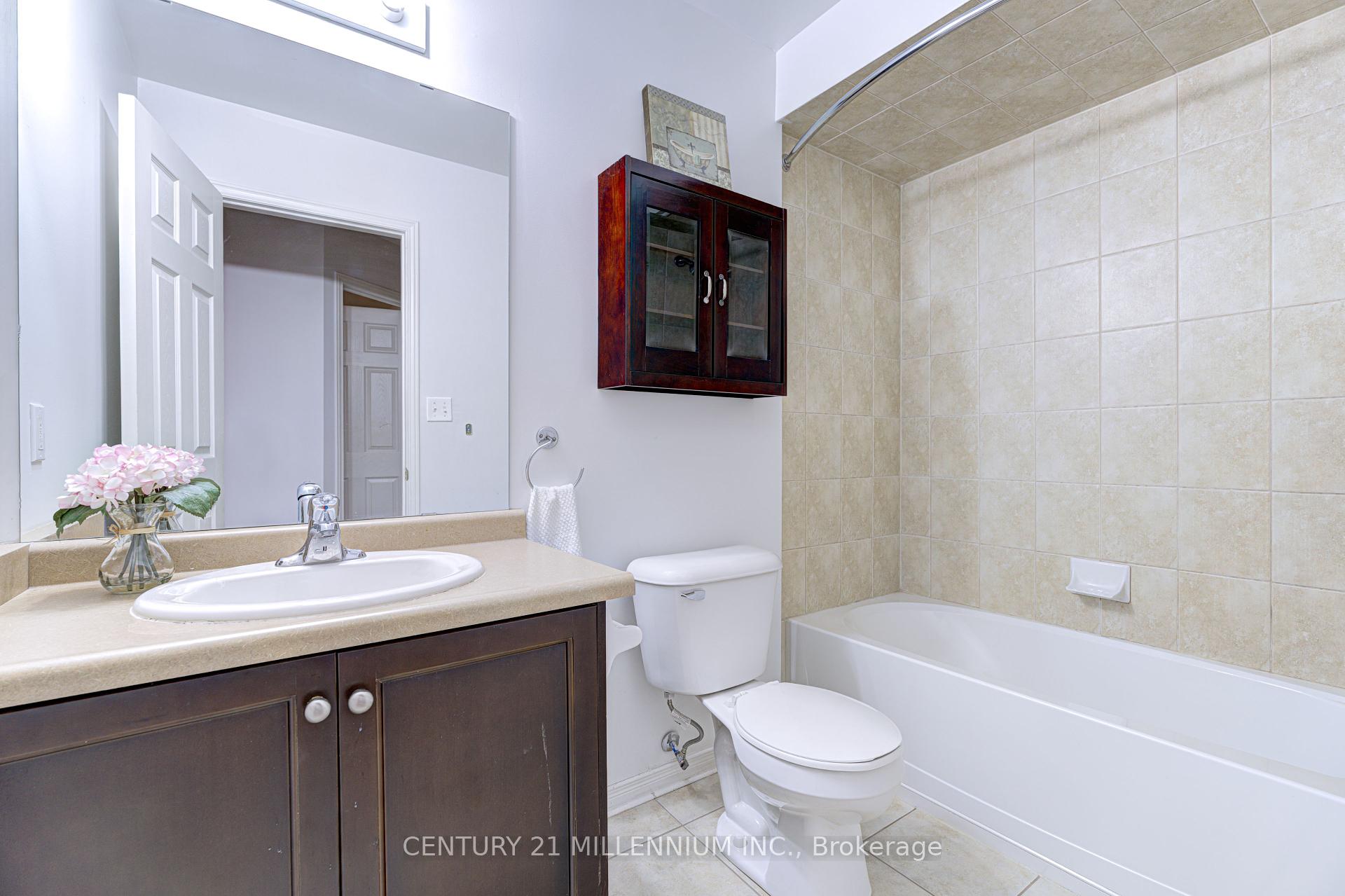 3 Bedrooms Condo at 151 Green,  Hamilton For sale