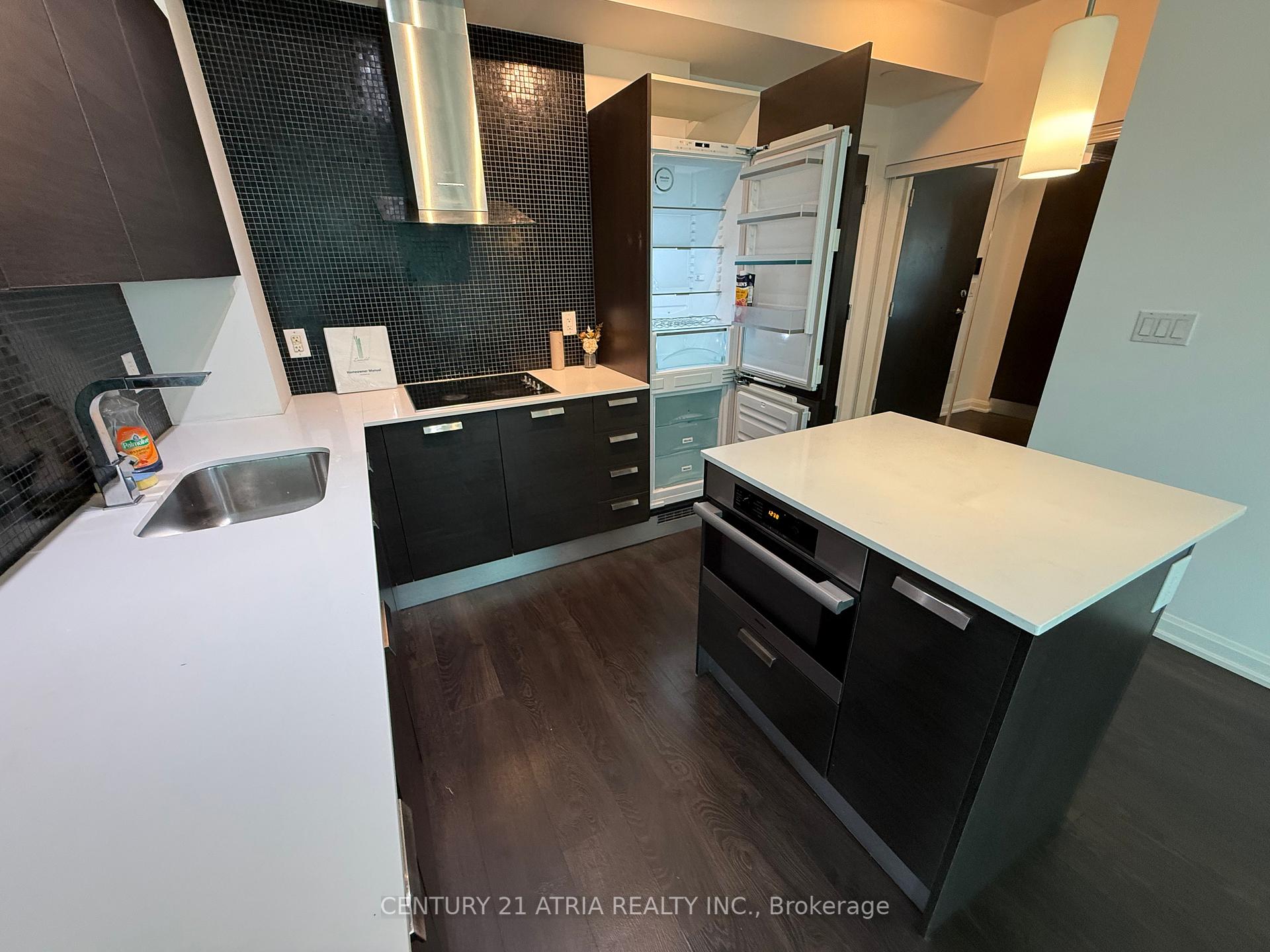 2 Bedrooms Condo at 11 Bogert, Toronto For sale