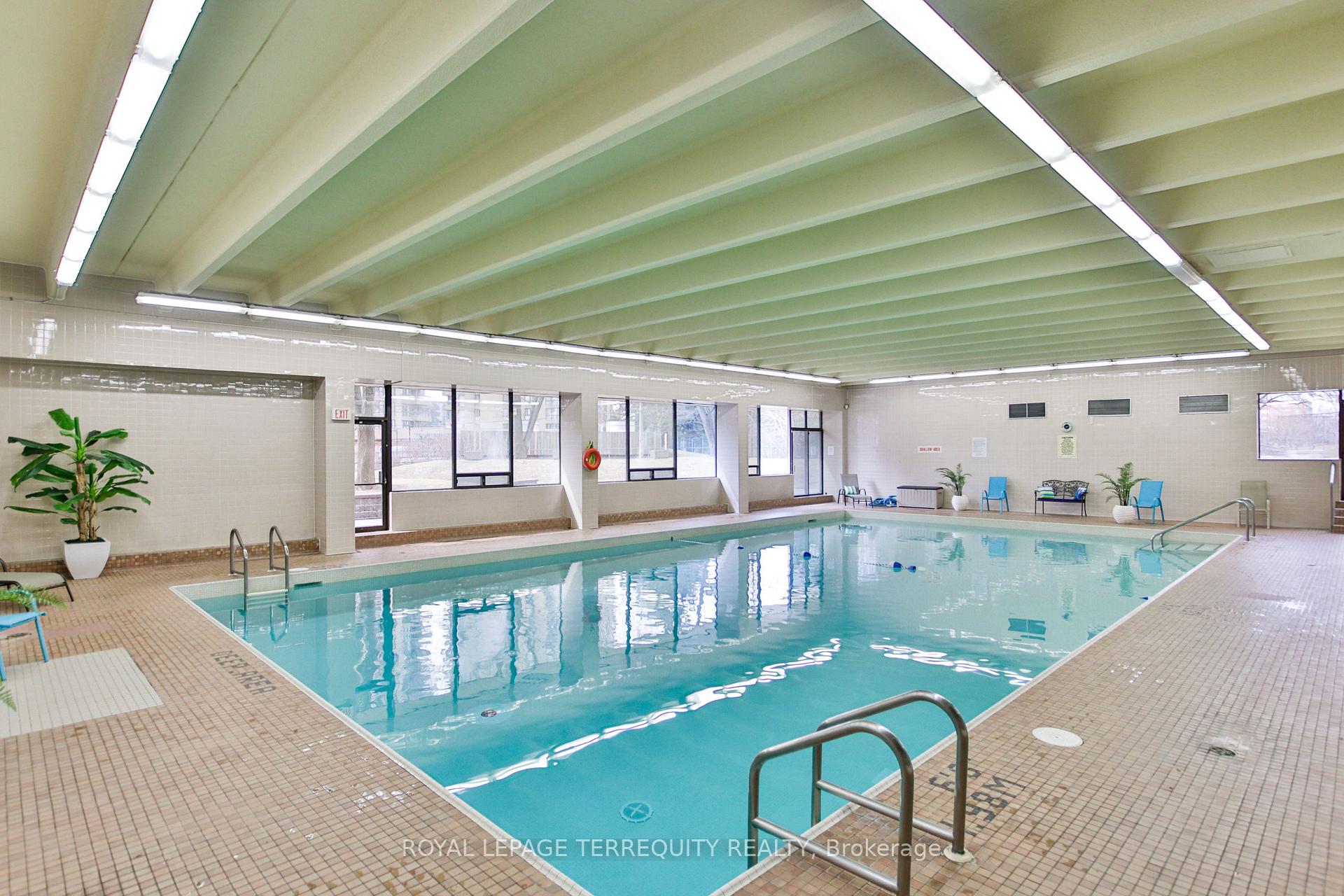 2 Bedrooms Condo at 75 Wynford Heights, Toronto For sale