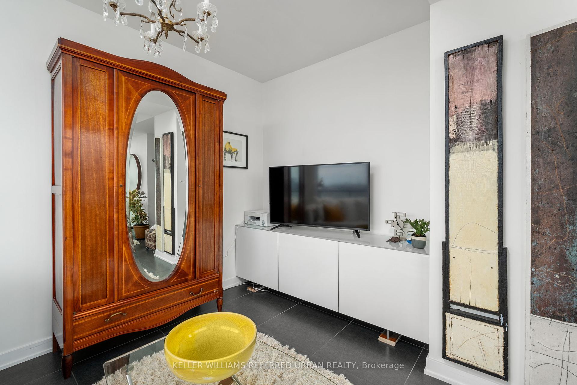 2 Bedrooms Condo at 1 Market, Toronto For sale