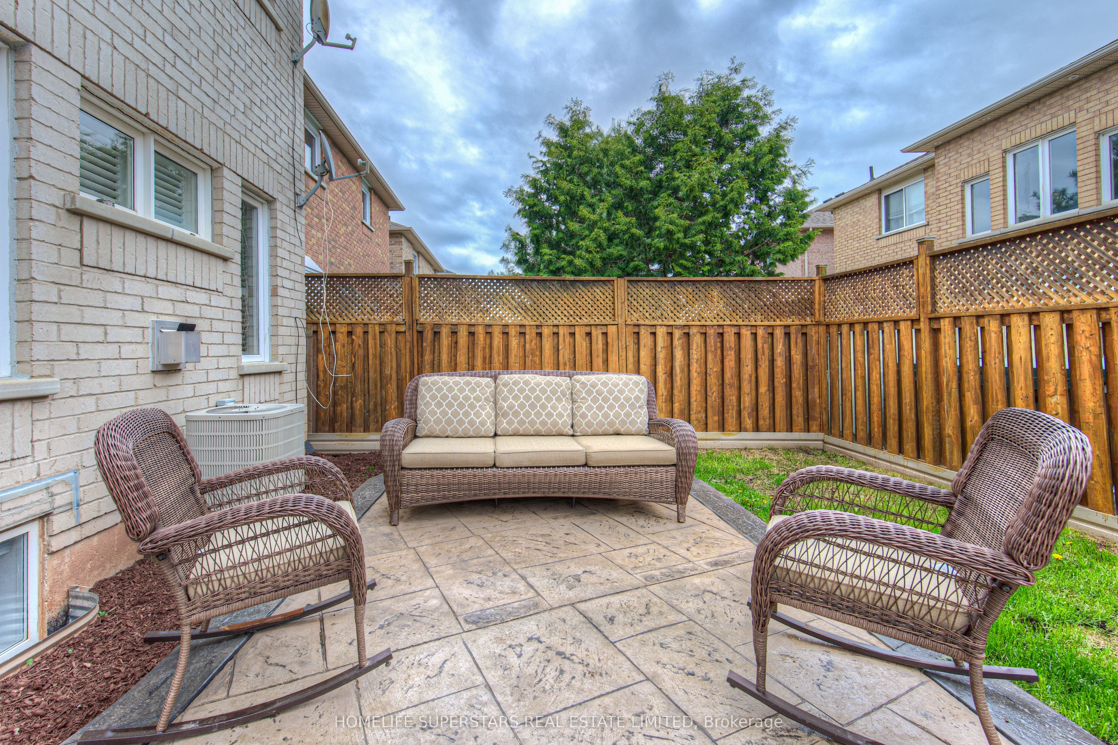 5676 Fantasia Manor