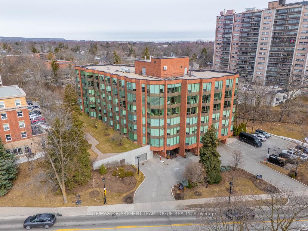2 Bedrooms Condo at 2121 Lakeshore,  Burlington For sale