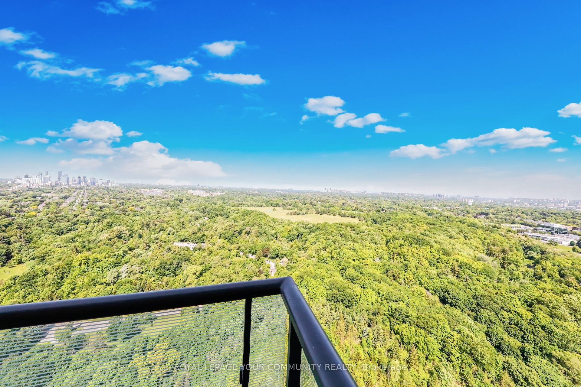 3 Bedrooms Condo at 10 Inn On The Park, Toronto For sale