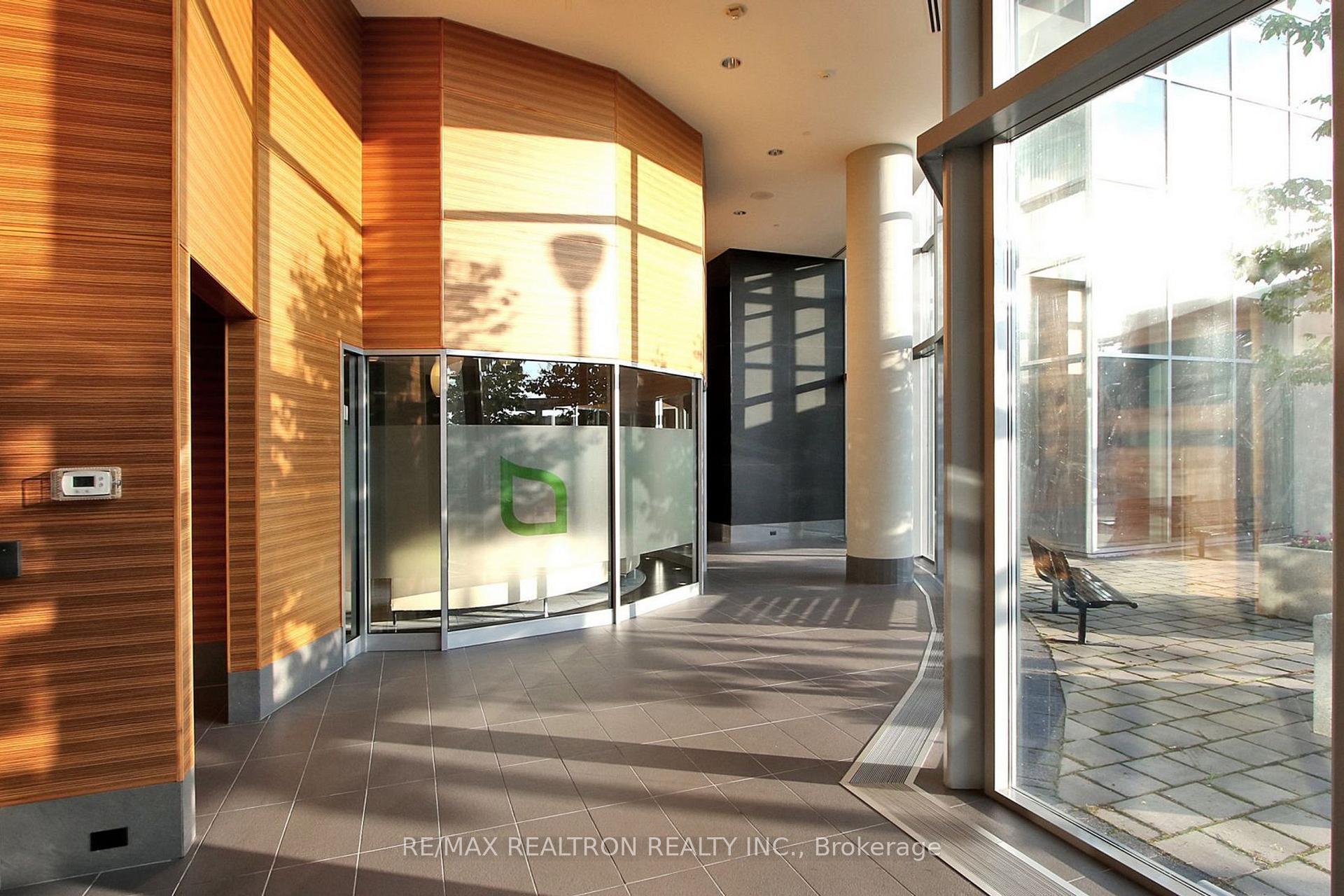 2 Bedrooms Condo at 125 Village Green, Toronto For sale