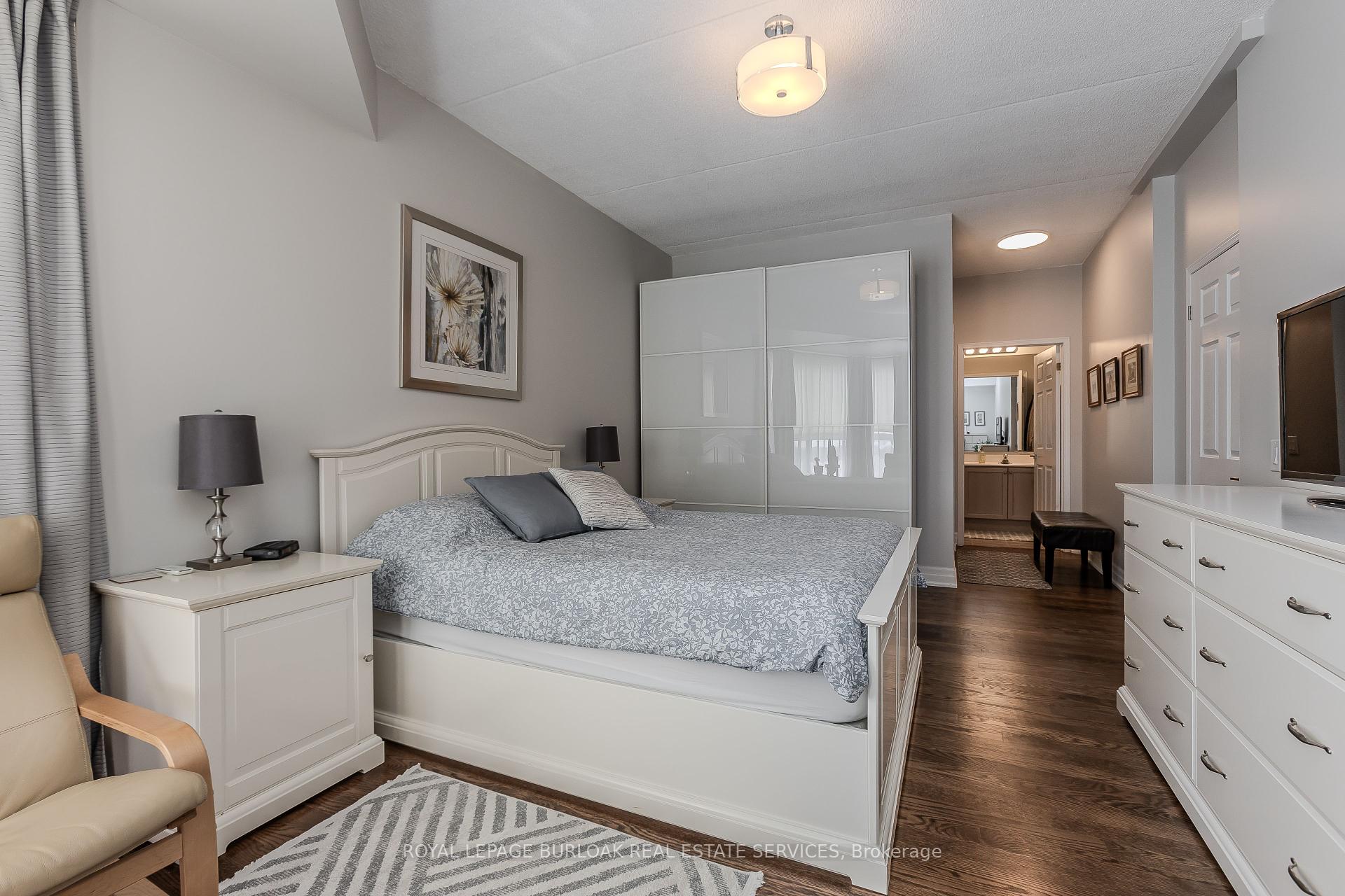 2 Bedrooms Condo at 2085 Amherst Heights, Burlington For sale