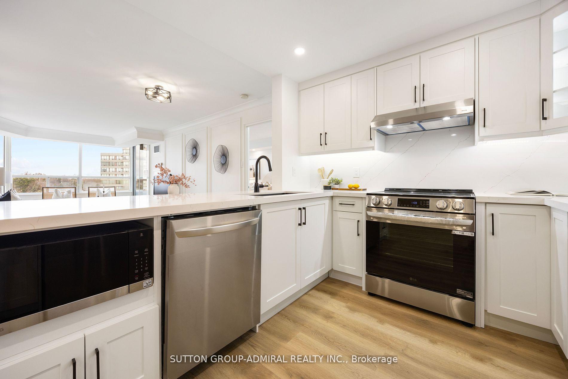 2 Bedrooms Condo at 11 Townsgate,  Vaughan For sale