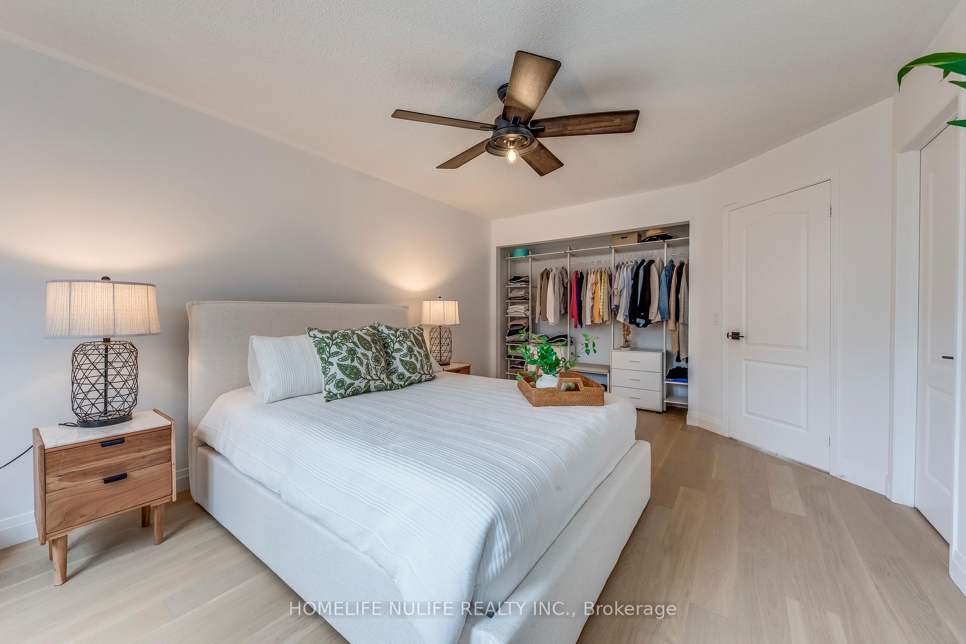 3 Bedrooms Condo at 7284 Bellshire, Mississauga For sale