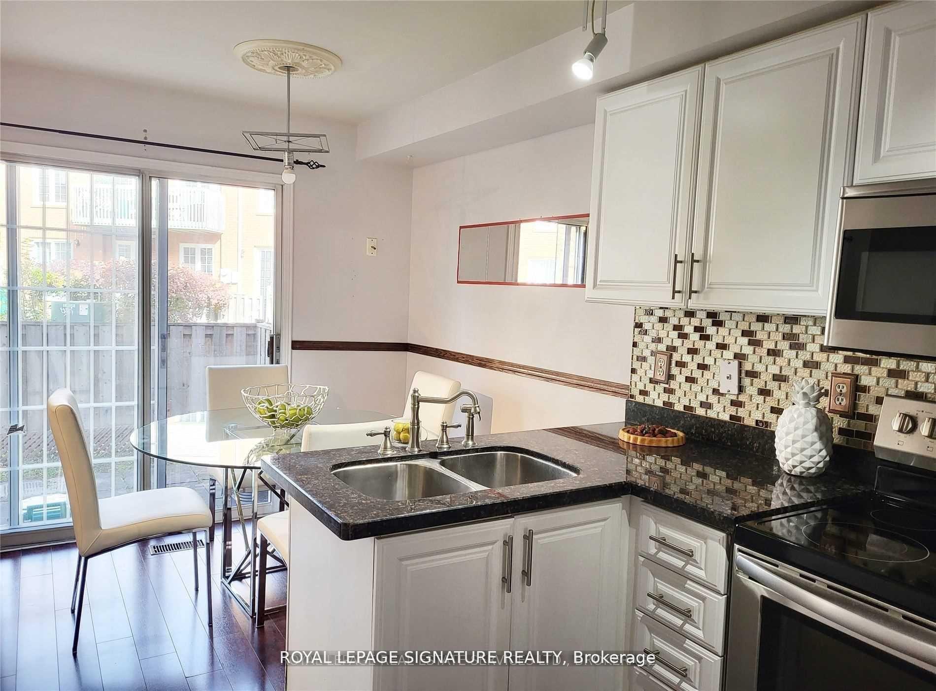 3 Bedrooms Condo at 6950 Tenth, Mississauga For sale