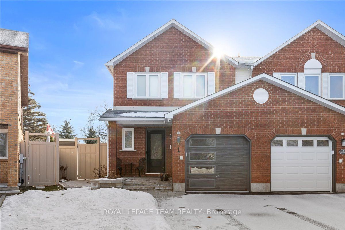 1 Peterson Place, Kanata, ON K2L 4A8