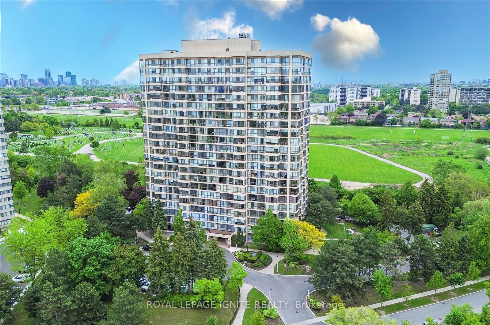 3 Bedrooms Condo at 131 Torresdale, Toronto For sale