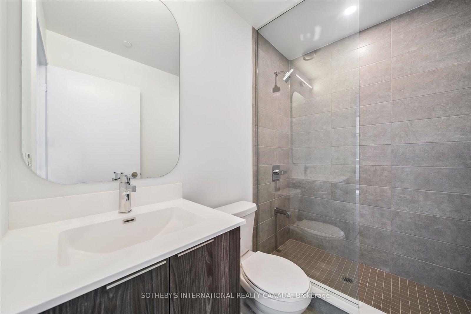 2 Bedrooms Condo at 15 Richardson, Toronto For sale