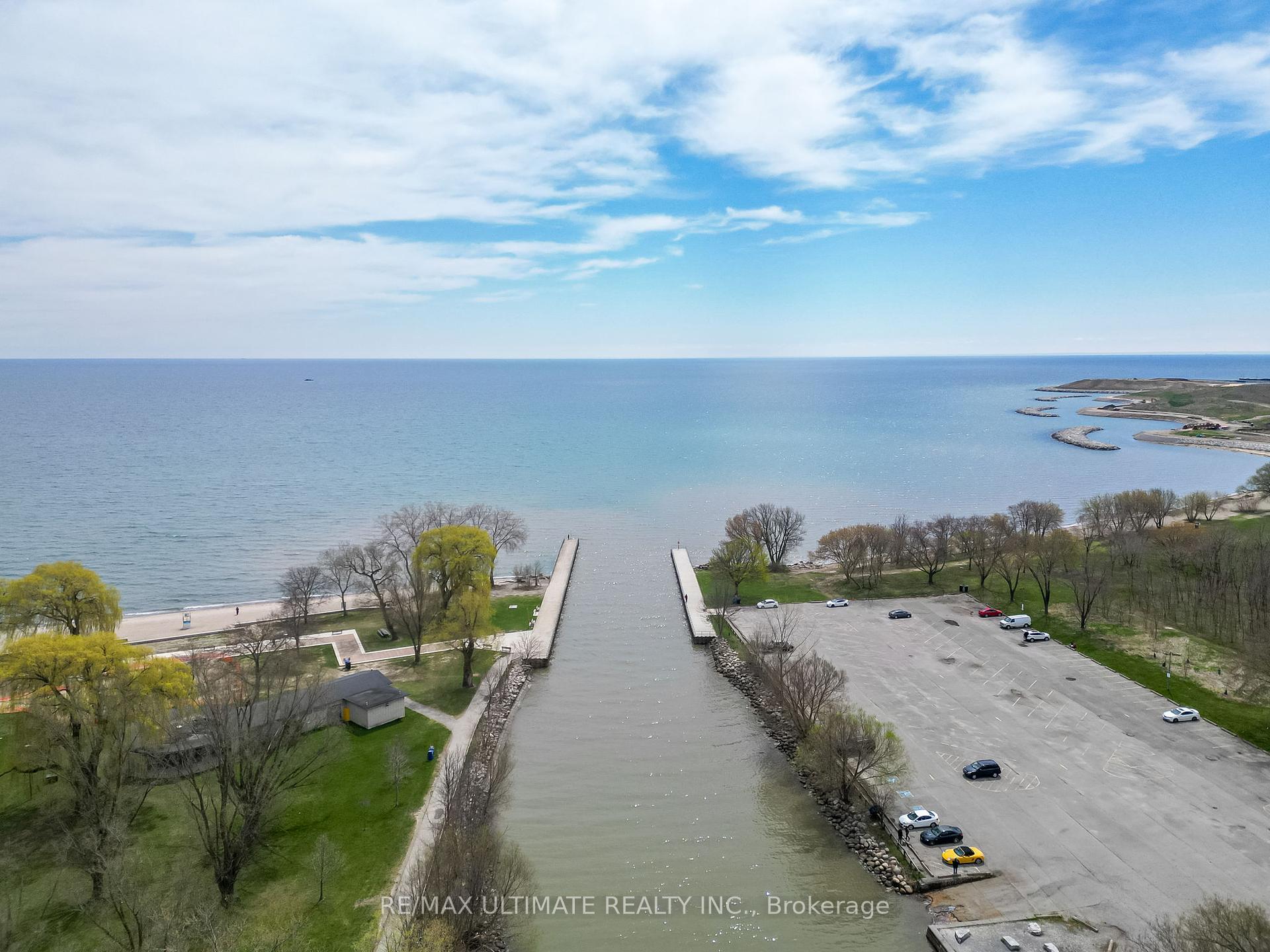 2 Bedrooms Condo at 1485 Lakeshore,  Mississauga For sale