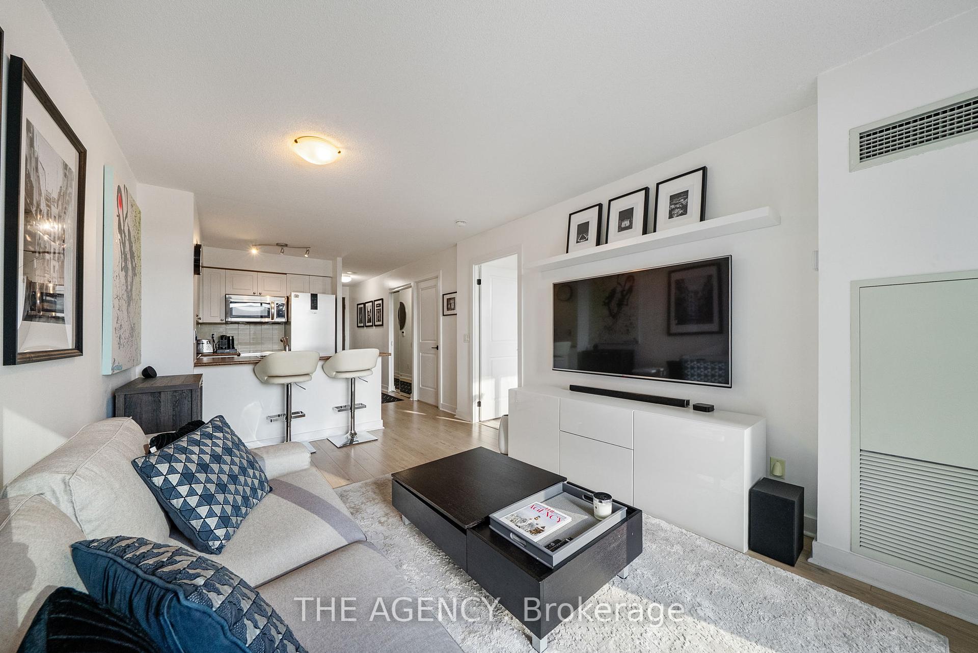 2 Bedrooms Condo at 50 Lynn Williams, Toronto For sale