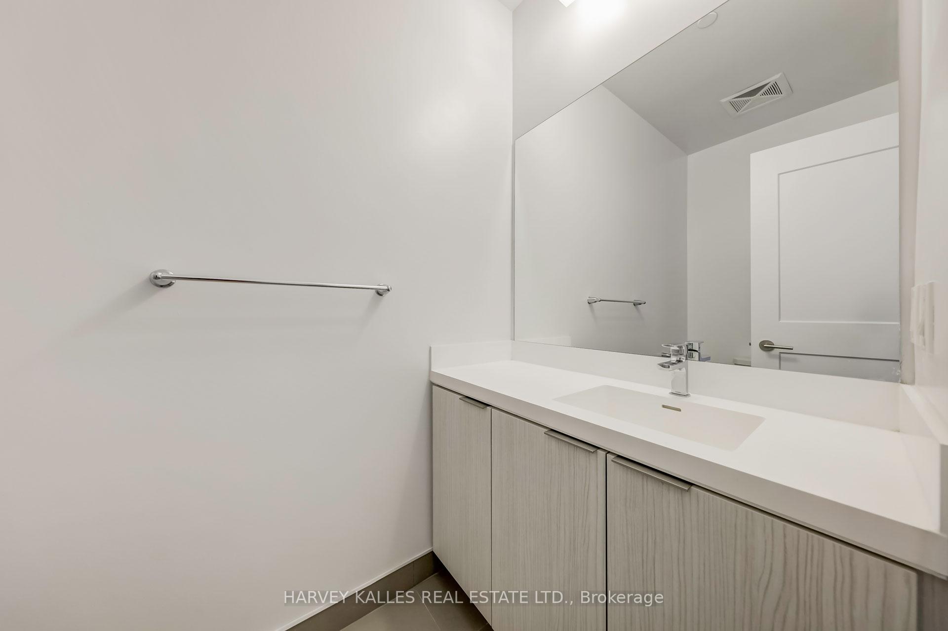 4 Bedrooms Condo at 25 Holly, Toronto For sale