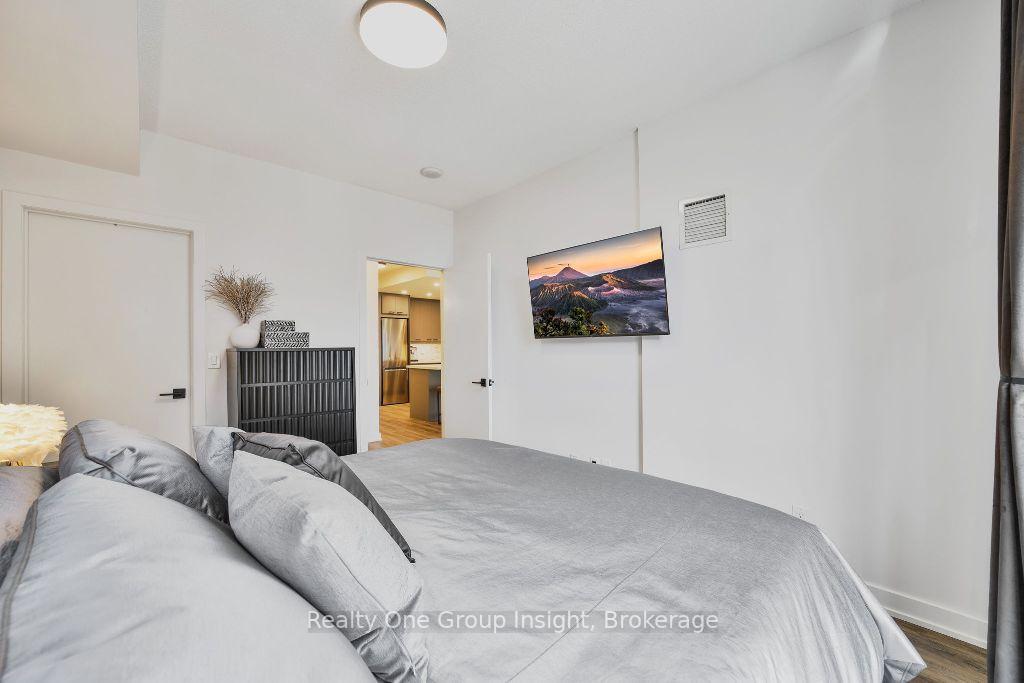 1 Bedroom Condo at 551 Maple,  Burlington For sale