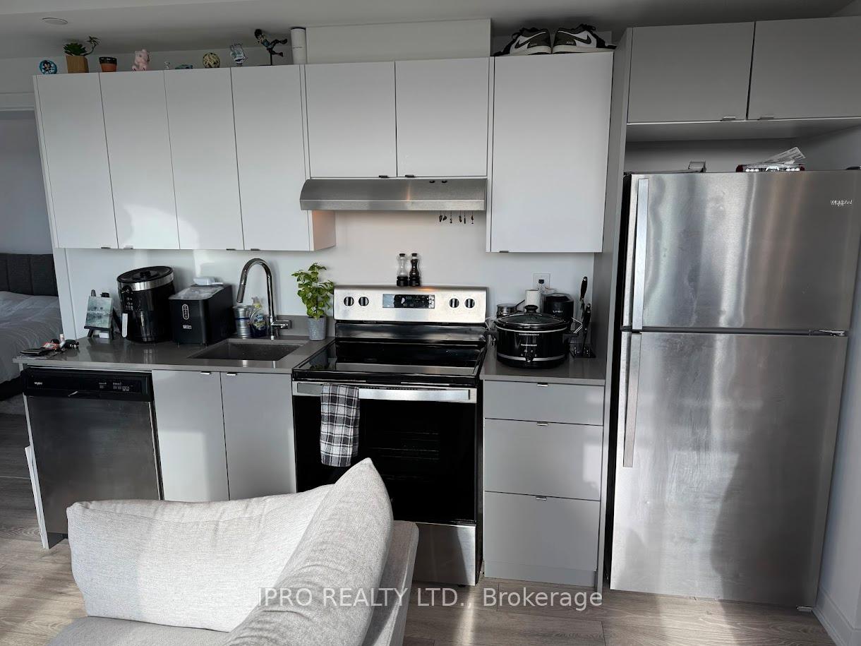 2 Bedrooms Condo at 3200 Dakota, Burlington For sale