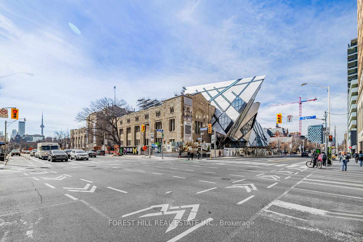 2 Bedrooms Condo at 175 Cumberland, Toronto For sale