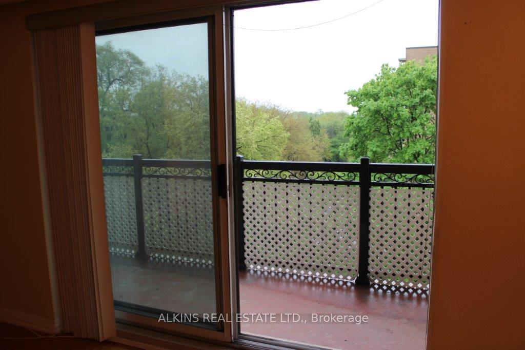 2 Bedrooms Co-op at 557 The East Mall, Toronto For sale