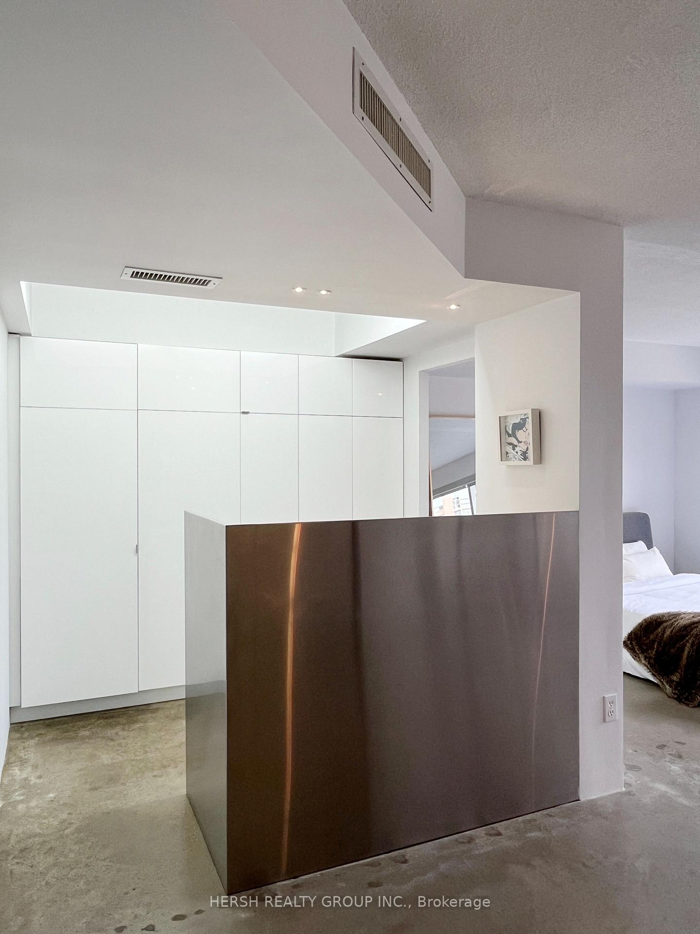 1 Bedroom Condo at 1001 Bay,  Toronto For sale