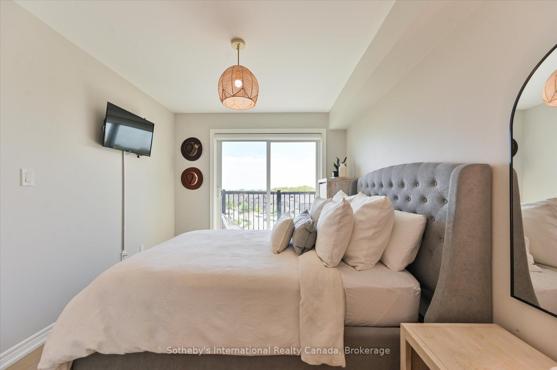 2 Bedrooms Condo at 2199 Lillykin, Oakville For sale