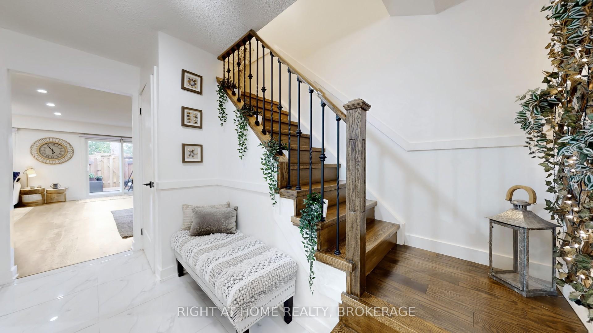 4 Bedrooms Condo at 4193 Longmoor, Burlington For sale