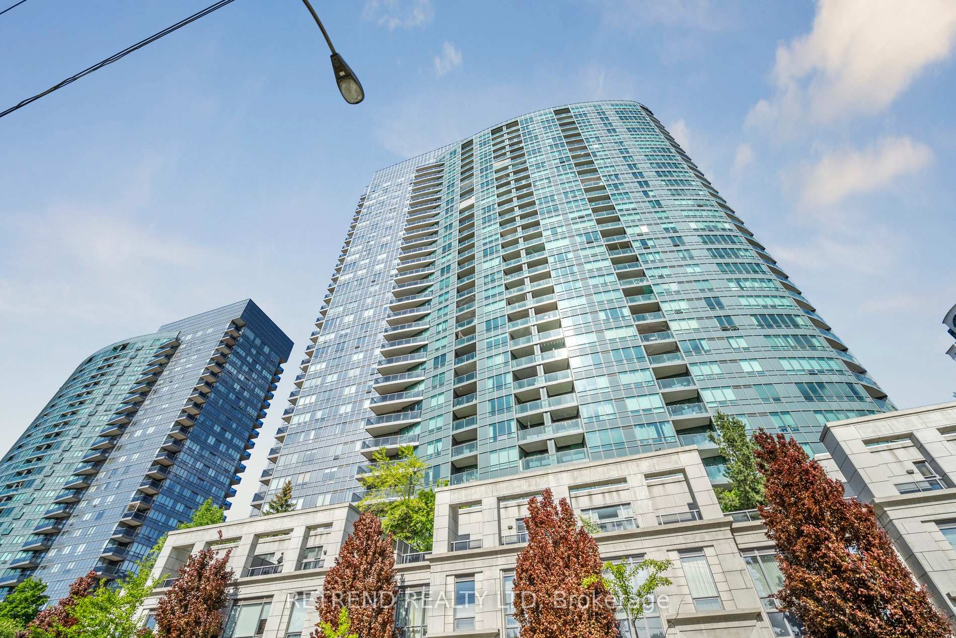 2 Bedrooms Condo at 15 Greenview, Toronto For sale