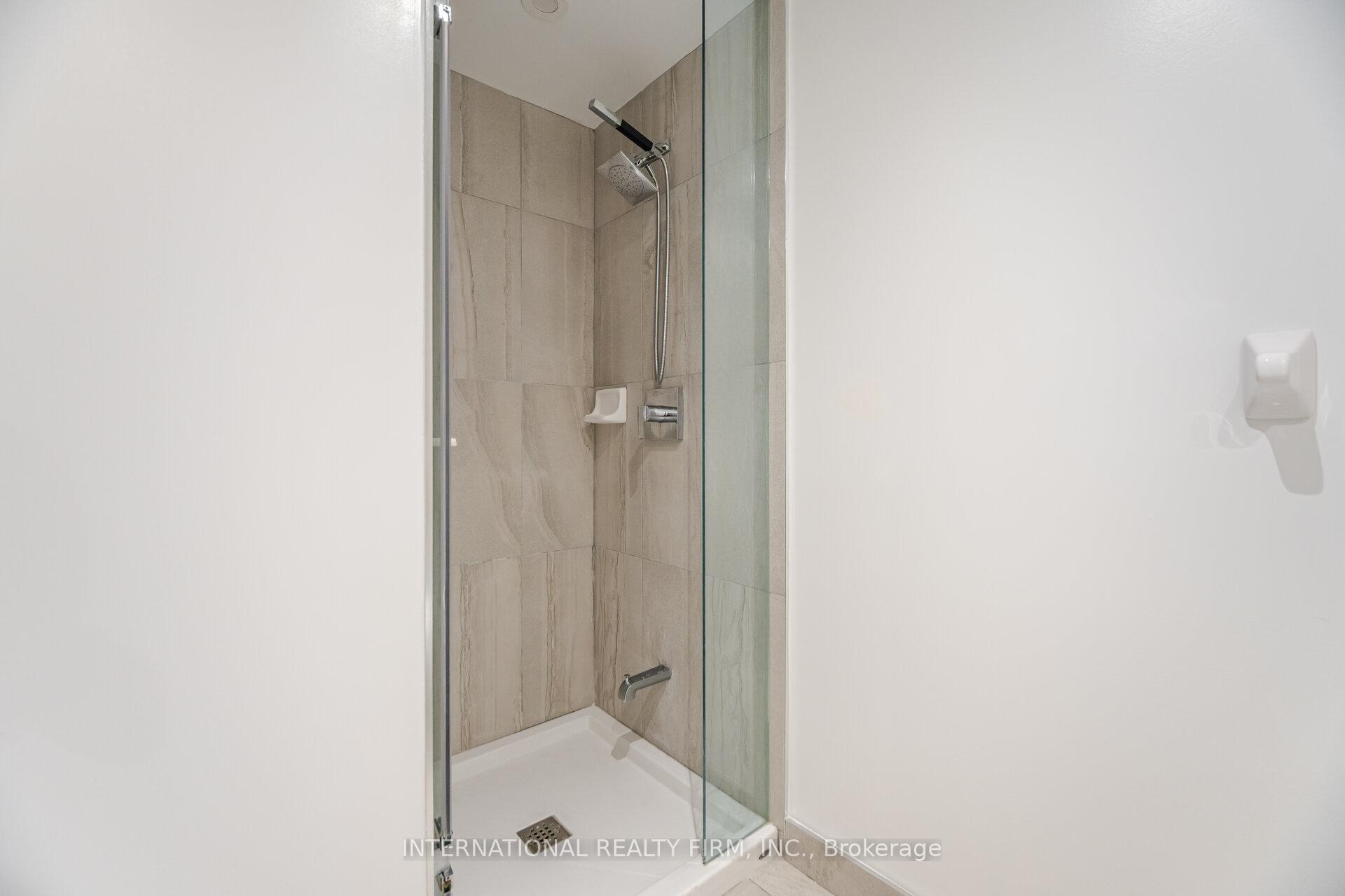 2 Bedrooms Condo at 99 Broadway, Toronto For sale