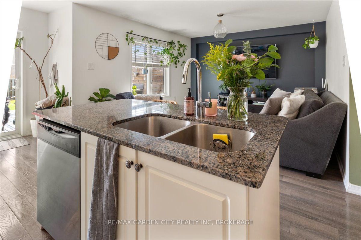 8648 DOGWOOD Crescent