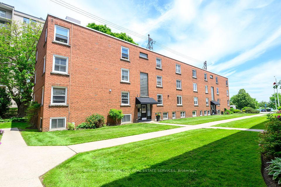 1351 Lakeshore