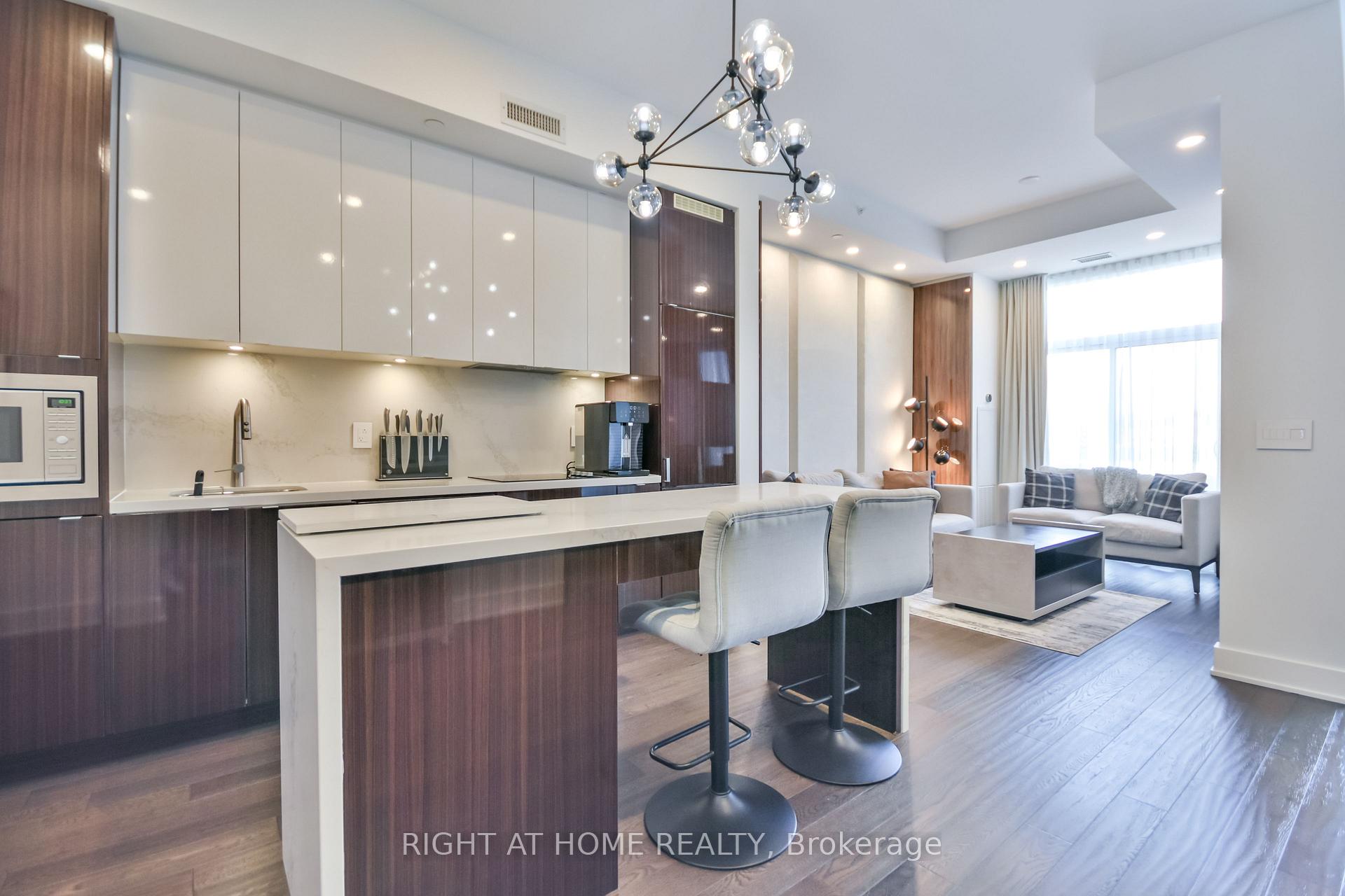 3 Bedrooms Condo at 5230 Dundas, Burlington For sale