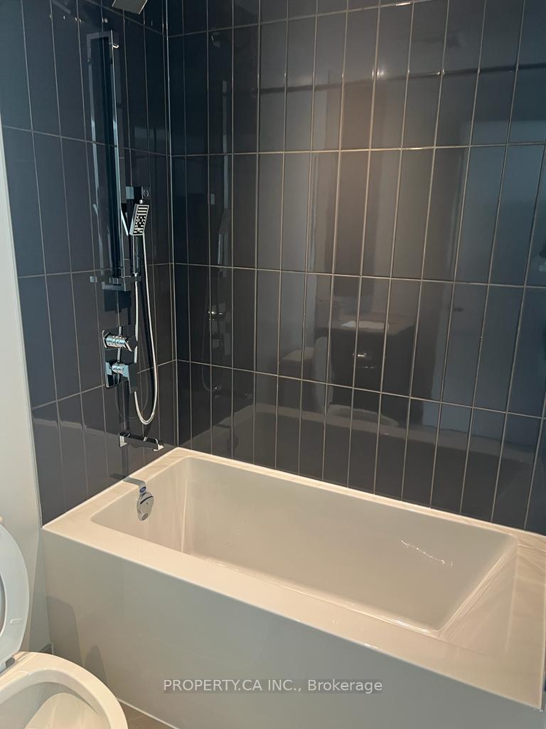 3 Bedrooms Condo at 3883 Quartz, Mississauga For sale