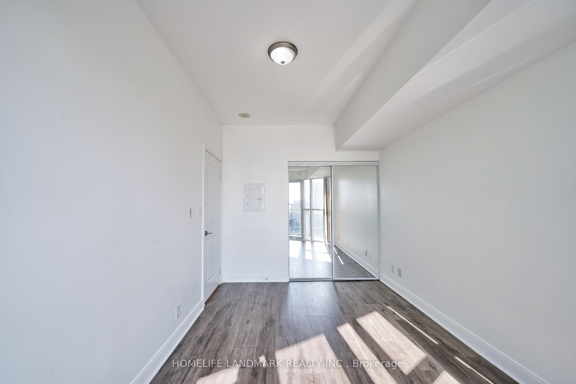 1 Bedroom Condo at 60 Absolute,  Mississauga For sale