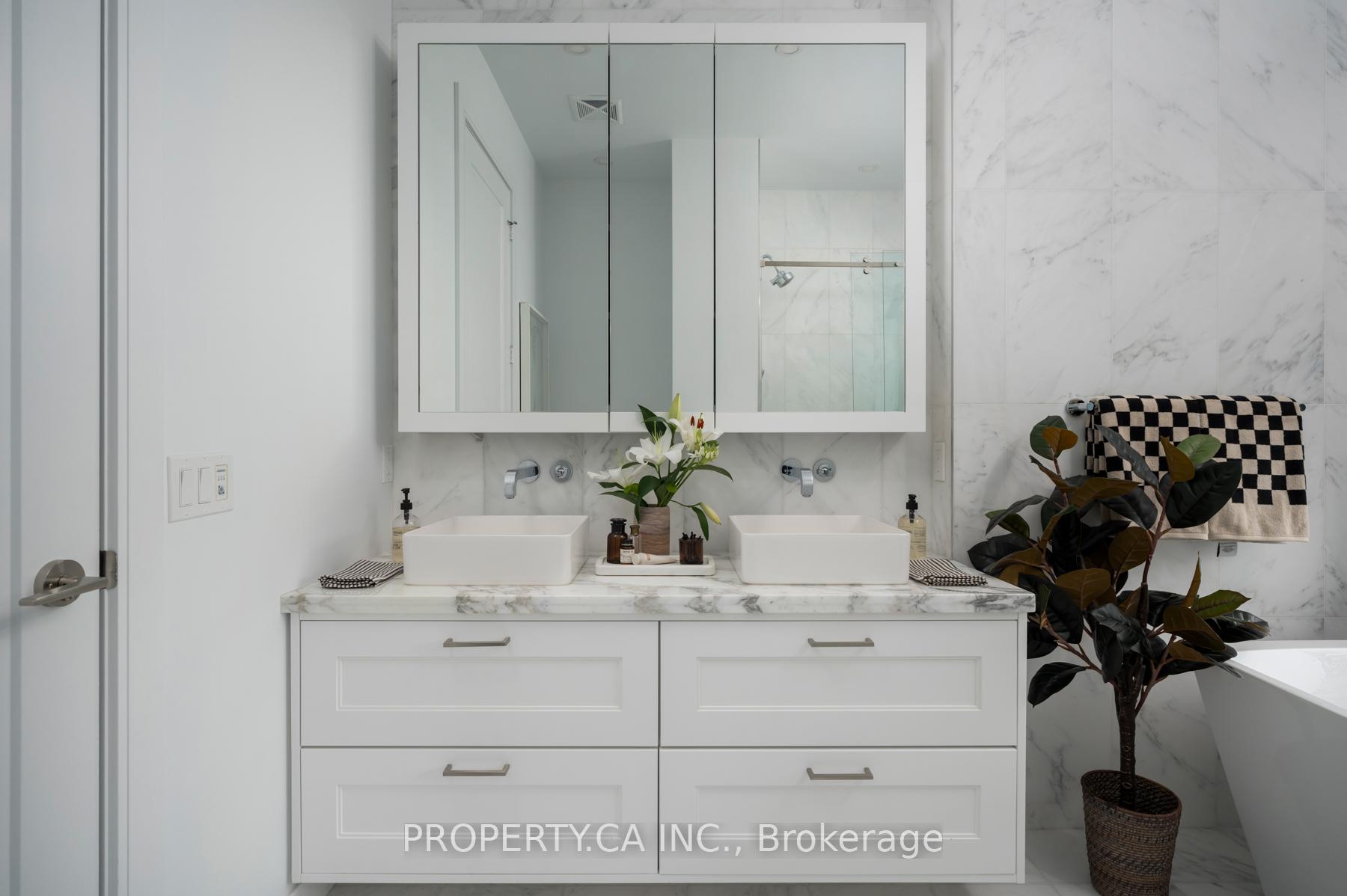 3 Bedrooms Condo at 1 Edgewater, Toronto For sale