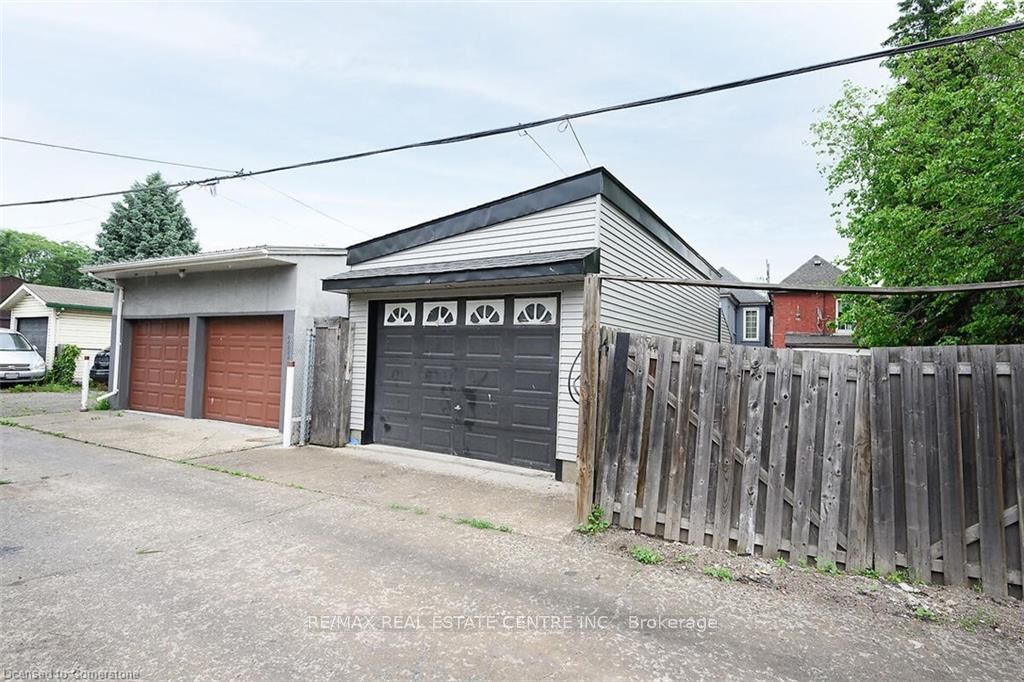 161 Oak Avenue
