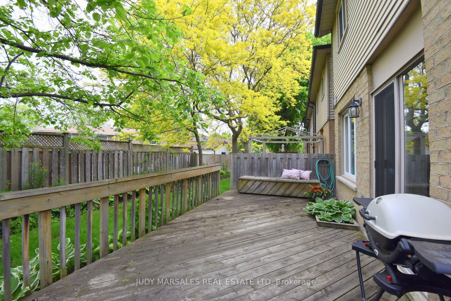 3 Bedrooms Condo at 644 Upper Paradise, Hamilton For sale