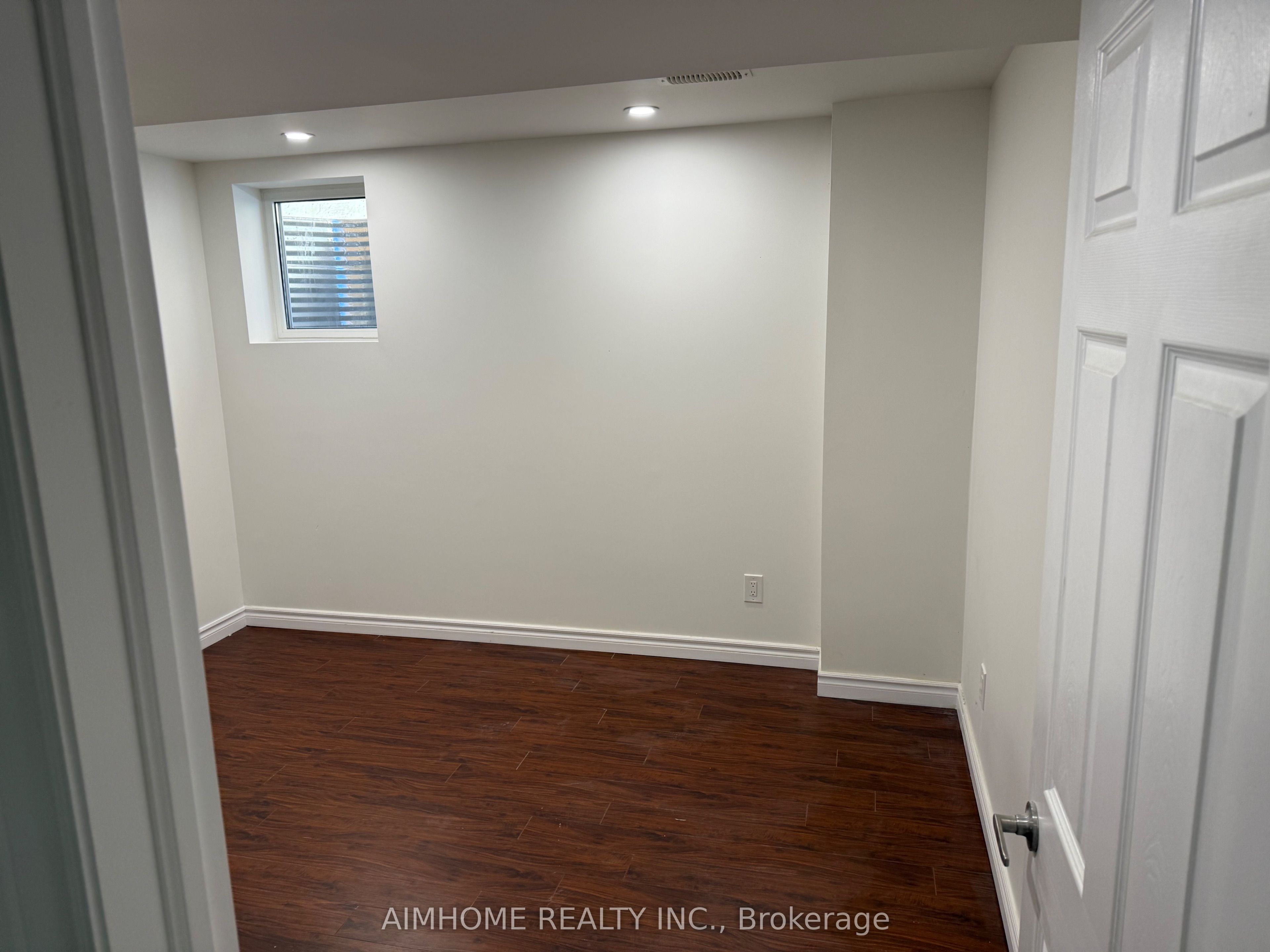 87 Nahani Way, #Lower